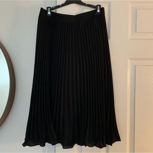 Pleated black skirt - never worn
